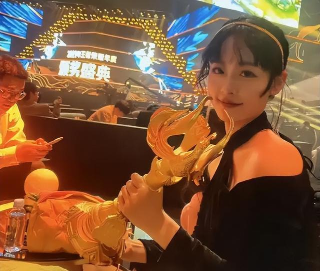 武大女学霸姚懿玲火了不仅直博中科院导师都被她带上星耀