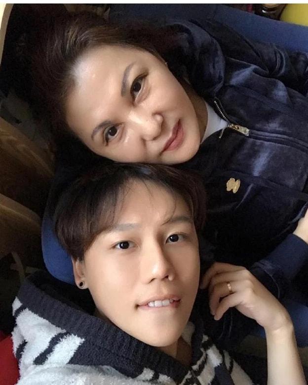 刘维妈妈因癌症去世,孝子刘维忍痛发文,透露妈妈是在他怀中离去_刘维