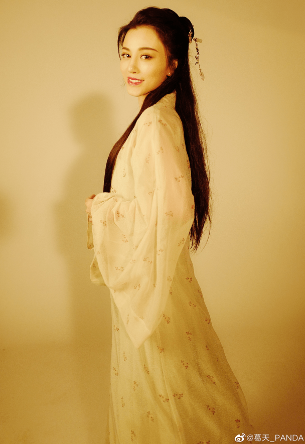 葛天新剧路透曝光古装出镜仙气十足