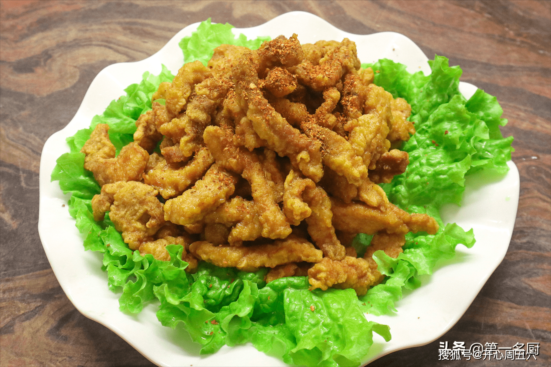 猪肋条肉炸紫酥肉有100多年的历史,属于豫菜系,是河南省特色传统名菜