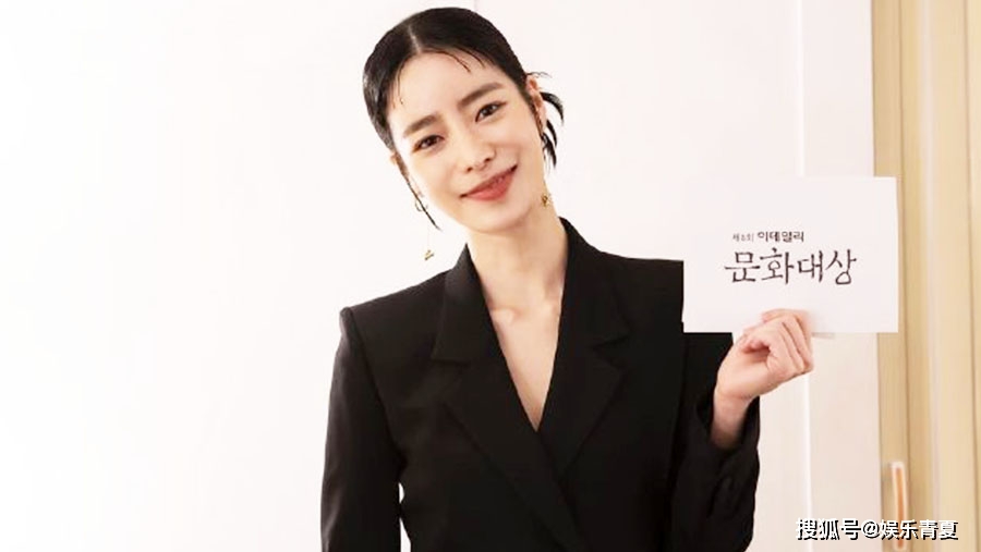 原创林智妍尹均相玫瑰公寓定档5月13日暗黑风最新预告