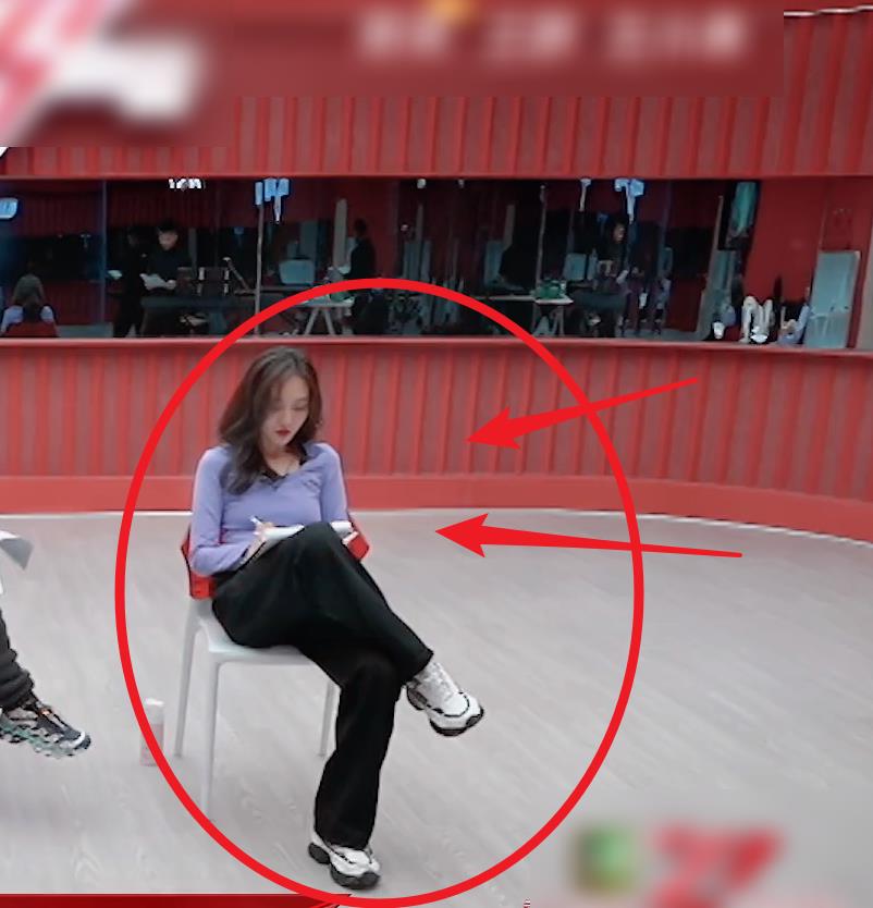 原创那英王鸥分一组谁注意她们的坐姿女神和女汉子的区别很显然