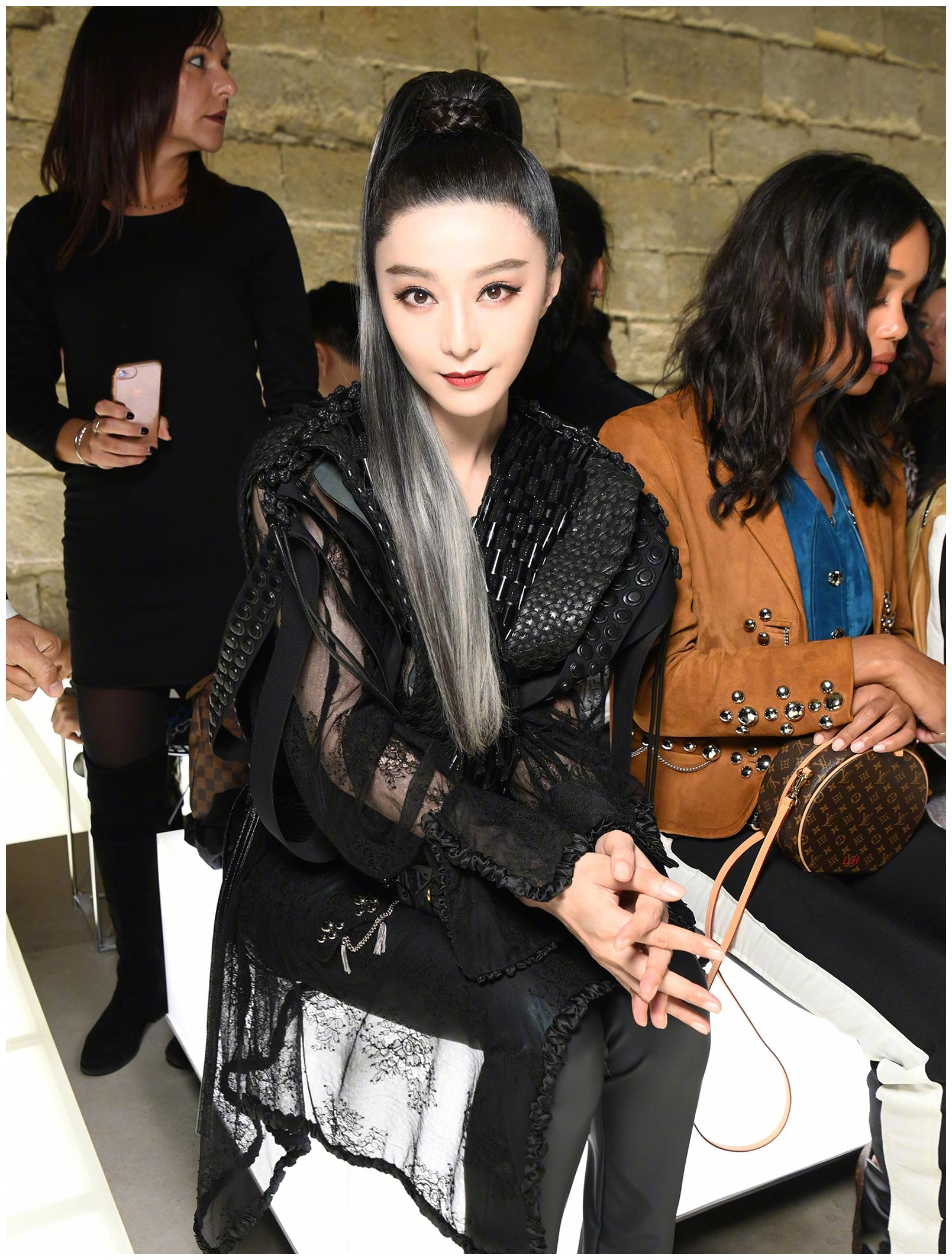 原创范冰冰晒美照换新发型甜美编发气质更清新38岁嫩回18岁少女样