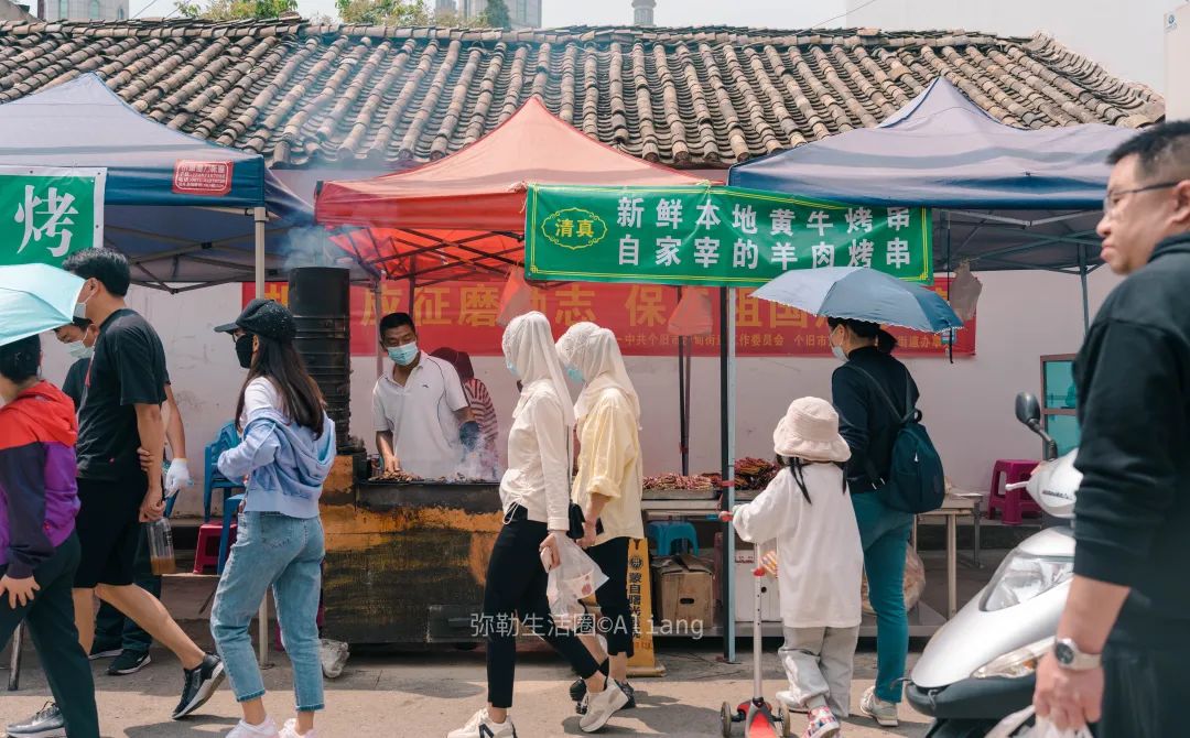 云南最神秘的美食街,一年只卖一个月,来的汽车堵出2公里_沙甸_烤鸡