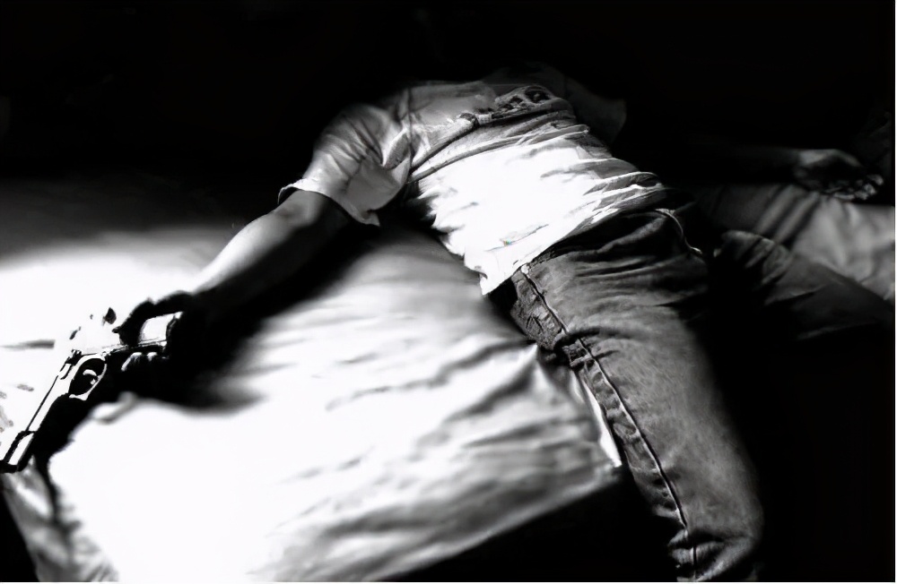 除了三首禁歌和十部禁片,《黑色星期天》的出现率也是最高的词条之一.