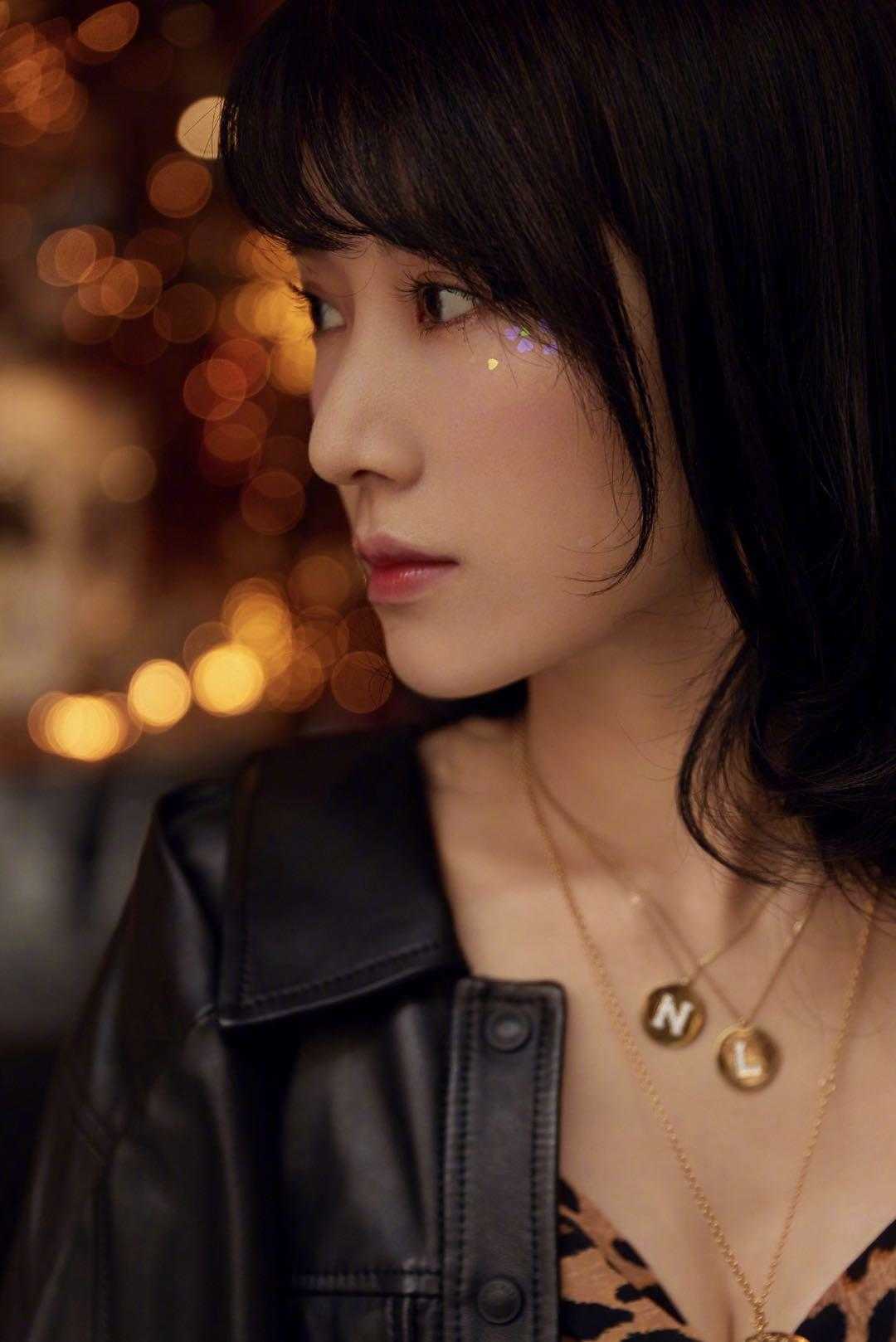 原创阔太李念真豁出去了穿豹纹吊带连衣裙配皮衣变性感小野猫