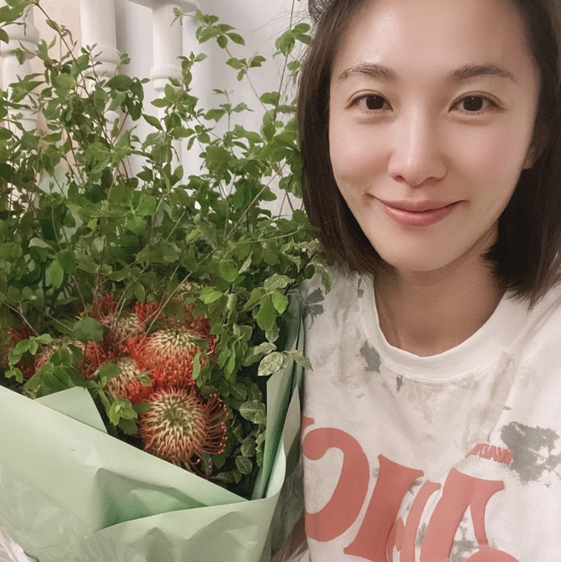 港姐李美慧举家出国庆生大26岁丈夫贴心相伴全家合照像三代人