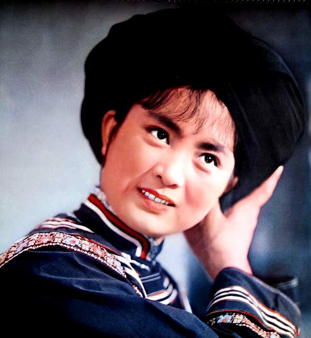 原创女星张金玲20张美照欣赏一张银盆脸天生富贵相谁说放现在红不了