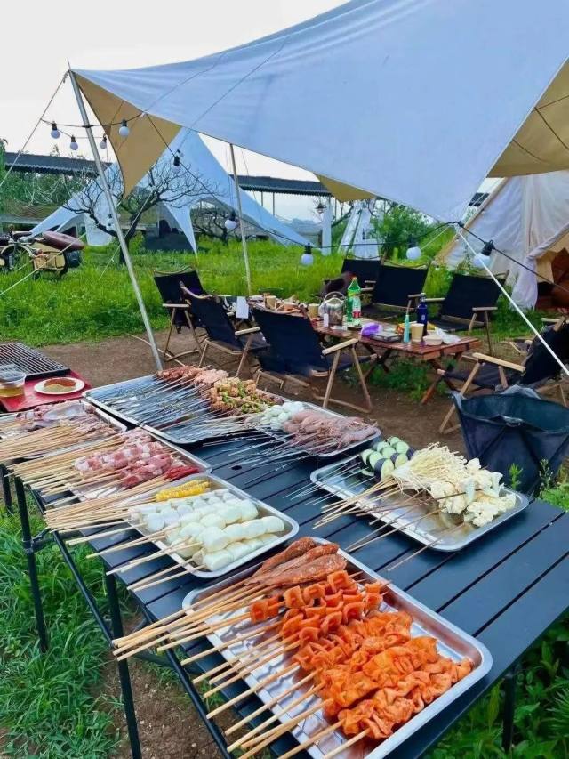 郑州三环唯yi的房车露营酒店户外烧烤私汤泡池