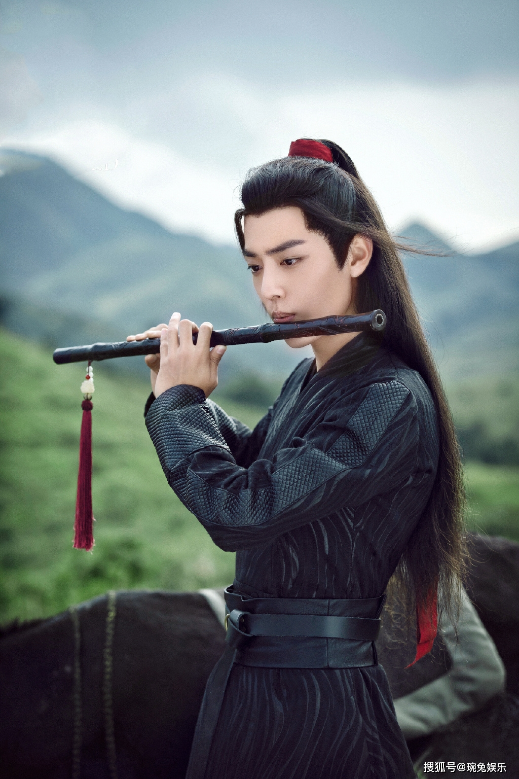 肖战王一博《陈情令》开机四周年，网友：心疼那两位灯光师_孟子