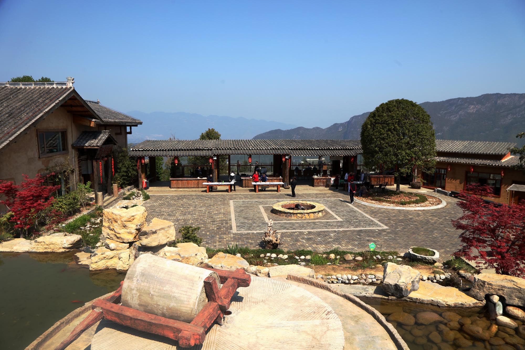 重庆巫山老年大学书画学子在美丽三峡院子艺术创作收获颇丰