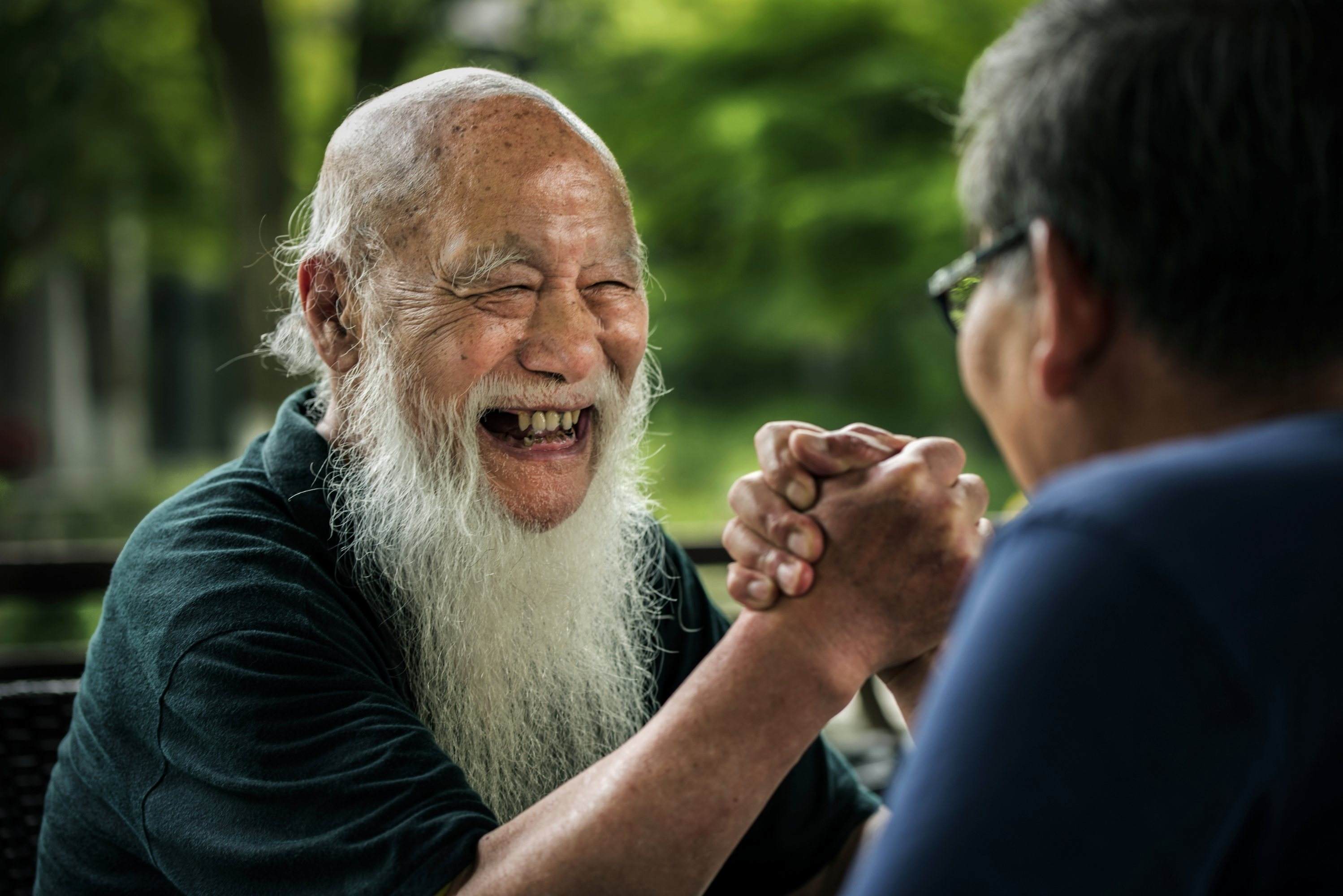 老当益壮,不仅自己每天能够有能力做自己喜欢的事,还不会给儿女添加
