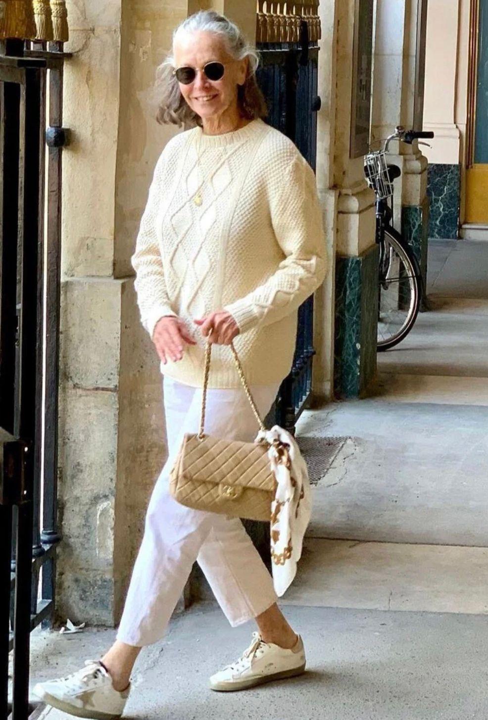 穿旧衣服依然优雅高级,同龄人值得借鉴_linda_气质_时尚
