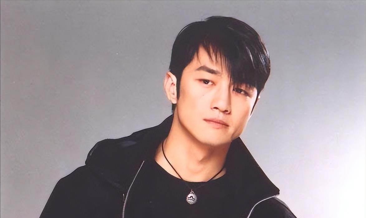 原创10位男星秃然的烦恼周杰伦黄晓明全靠假发沙溢头顶反光