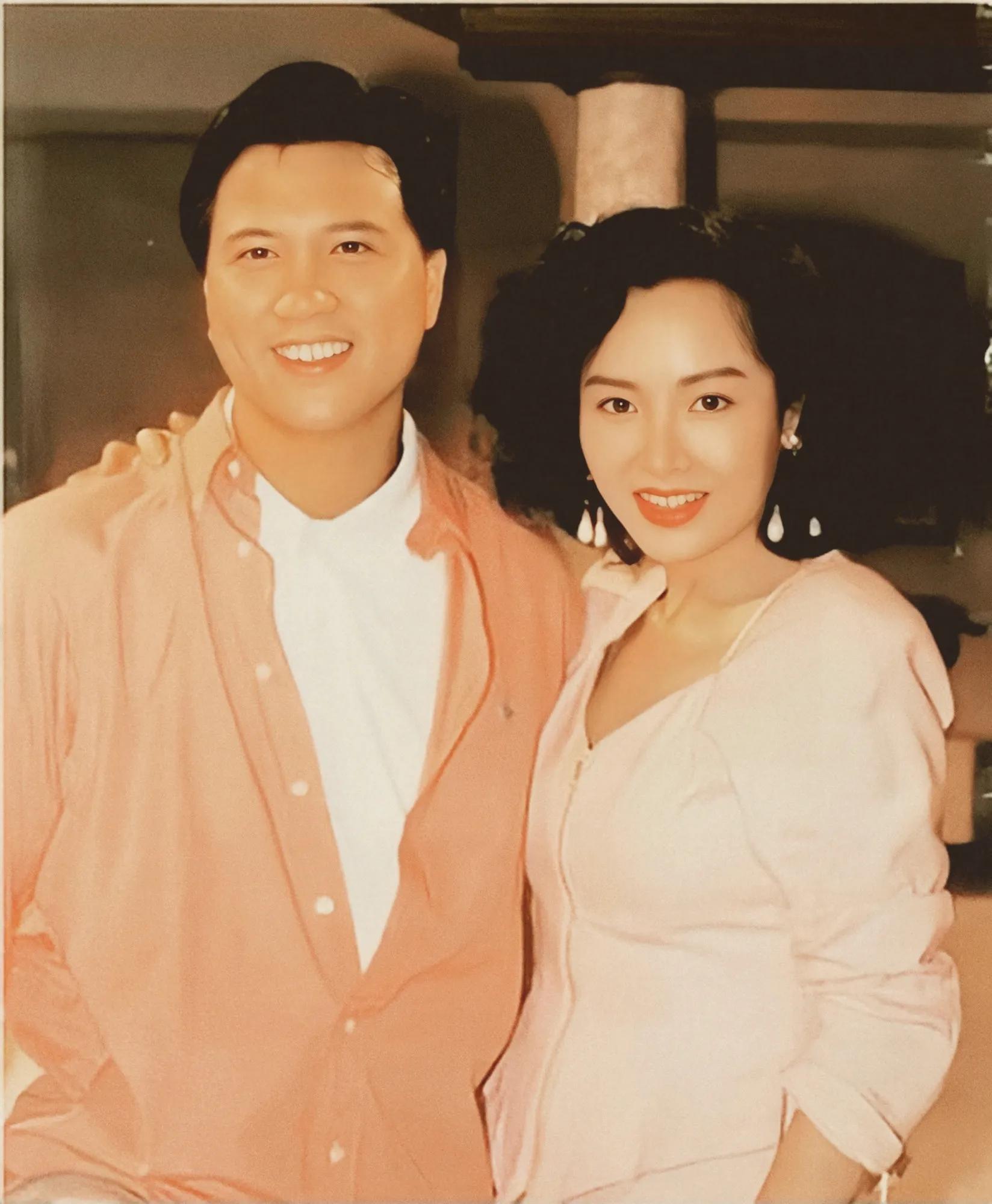 戏骨万梓良,对前妻恬妞没有亏欠,娶小17岁娇妻宠成宝_邓萃雯_香港