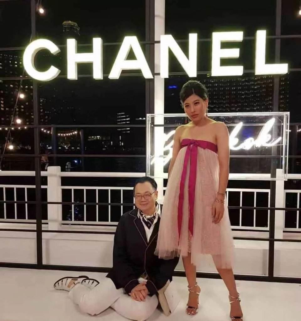 与泰国公主合照只能跪着李连杰跪出王子既视感只有她没有下跪