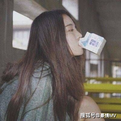 女生头像生活照我穿过人海就为了找到你