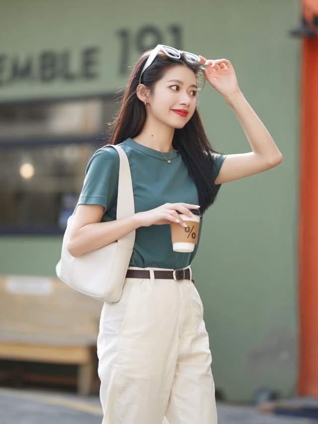 青春活泼的夏日穿搭今年更流行运动休闲风时髦又精致