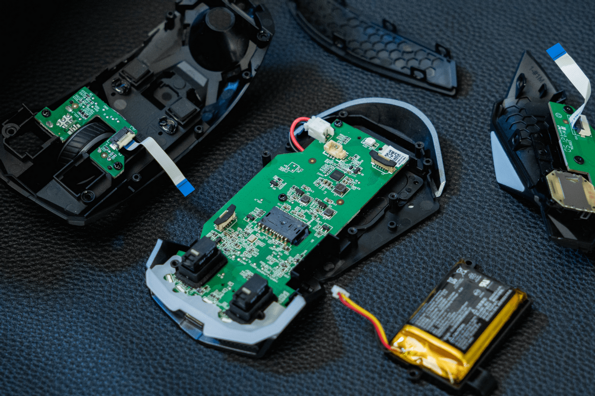 原创搭载自研aimpoint传感器gamer期待的rog魔刃x鼠标