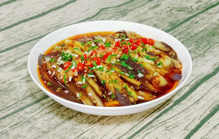 教你爽口解馋的凉拌茄子,营养美味超过瘾,一大盘不够吃_辣椒_美食