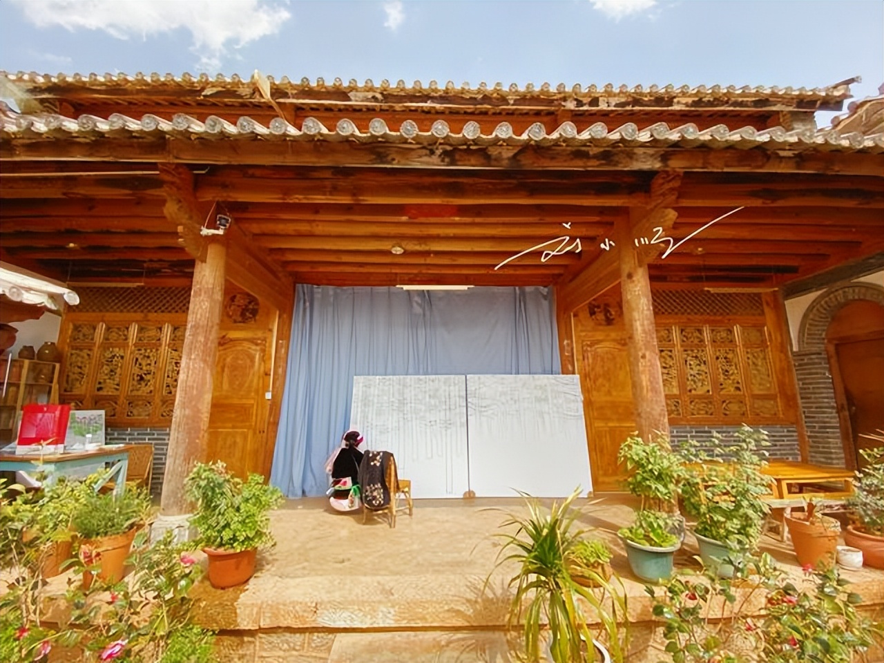云南大理有一家“鸡窝咖啡馆”，成为网红打卡点，好多游客来打卡