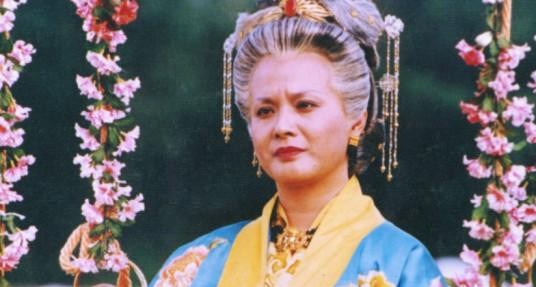 隐退十年后,张青在《上官婉儿》中饰演了配角武则天一角,并凭借此角