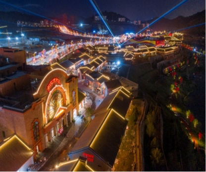 延安红街是万达集团投资打造的大型红色文旅项目,于2021年6月12日开街