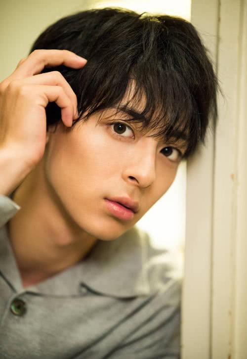 高杉真宙年少出道,这名经纪人照顾他饮食起居多年,对于高杉真宙来说