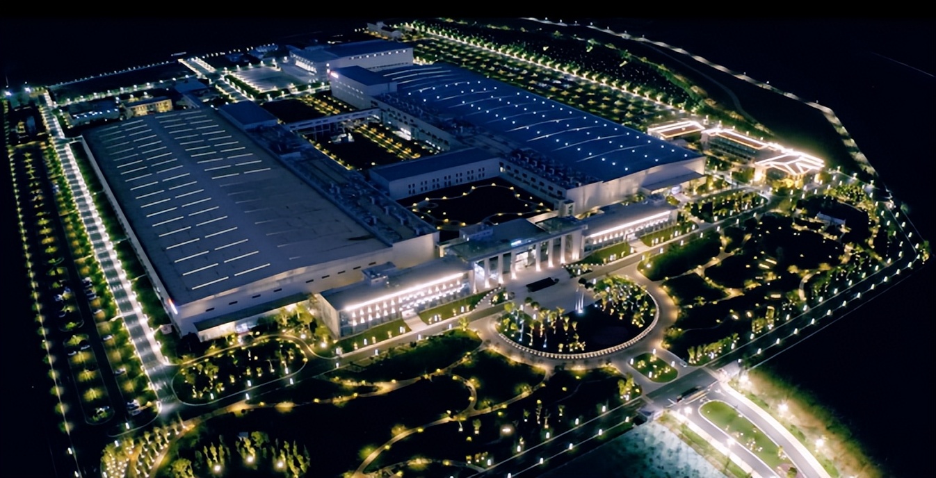 困守城区,不得寸进的红河卷烟厂,在数十年中积蓄起对于建新厂最殷切的