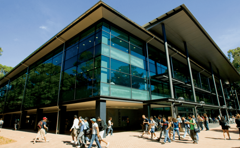 伍伦贡大学目前可衔接的课程主要有商科,文科和健康科学.