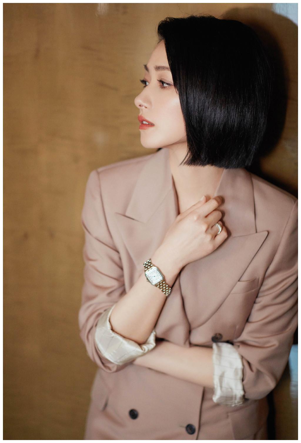 原创万茜和宋慧乔剪掉十年长发变波波头短发造型减龄时髦又大气