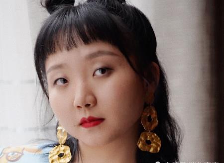 原创辣目洋子胖当看到她跟鬼鬼同框时的身材是我打开的方式不对