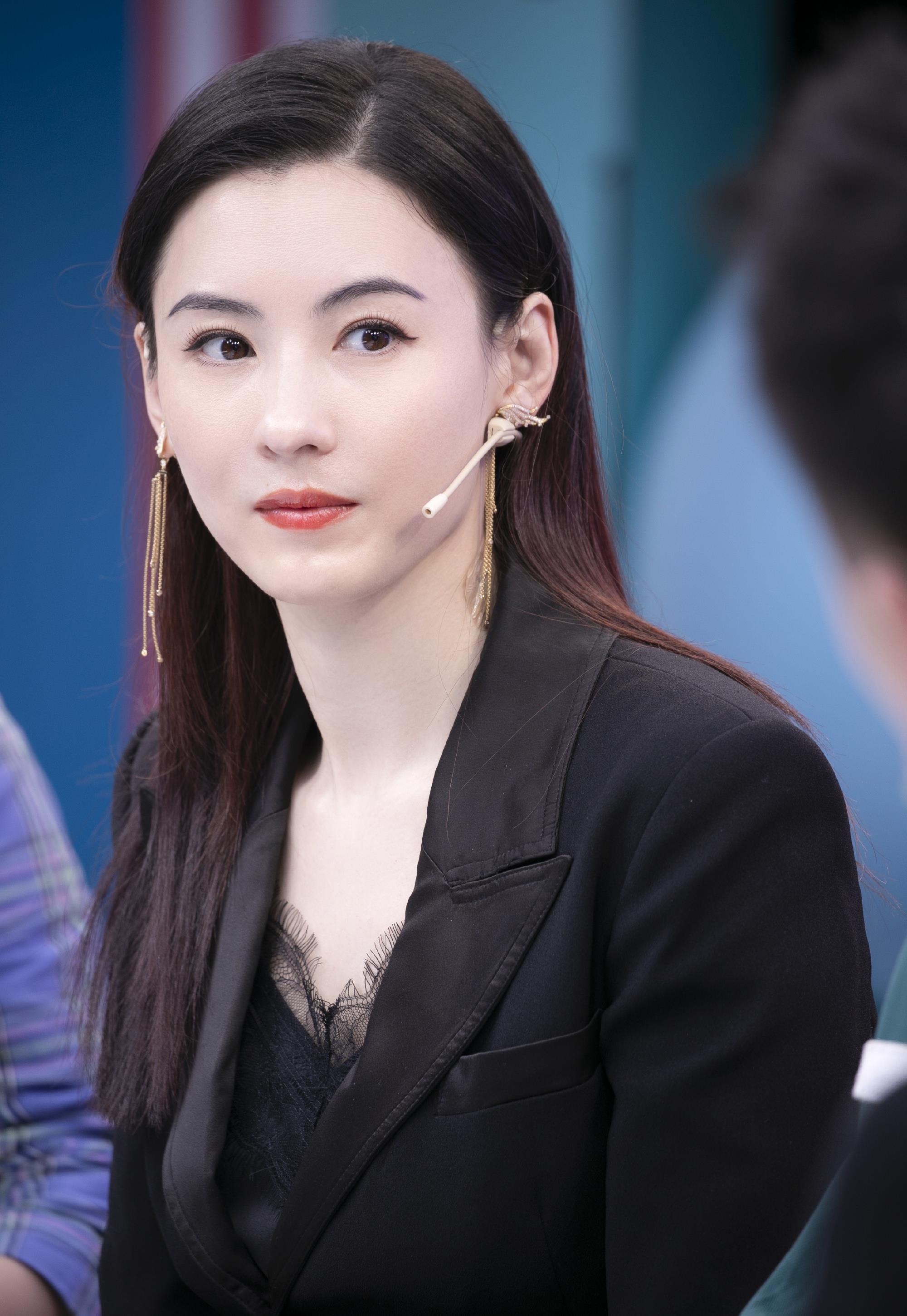 原创张柏芝不愧是港风美人西装配蕾丝时尚撩人40岁颜值依然在线