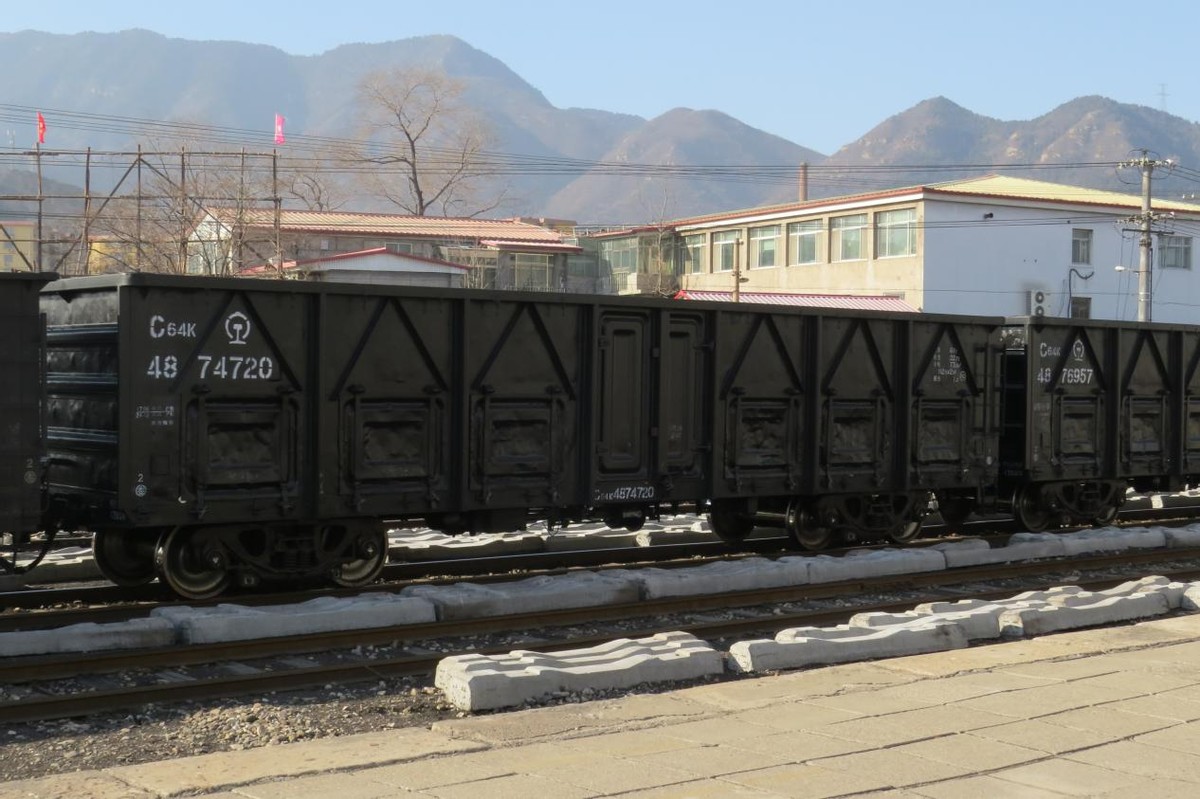 中国造最大矿砂船一次能拉40万吨铁矿石足够装满6557节火车皮