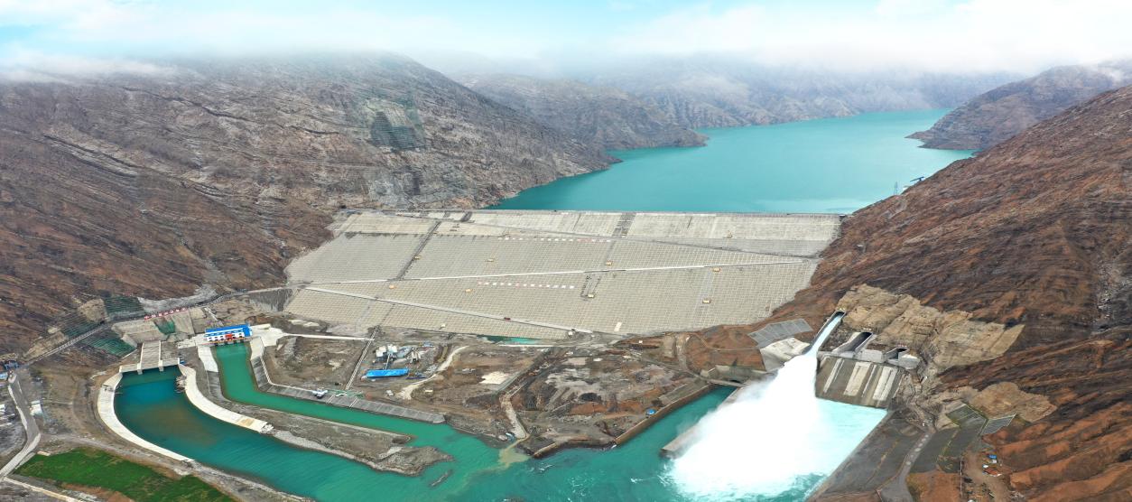 图1新疆三峡阿尔塔什水利枢纽图2冲乎尔水利发电厂图3新疆窝依莫克