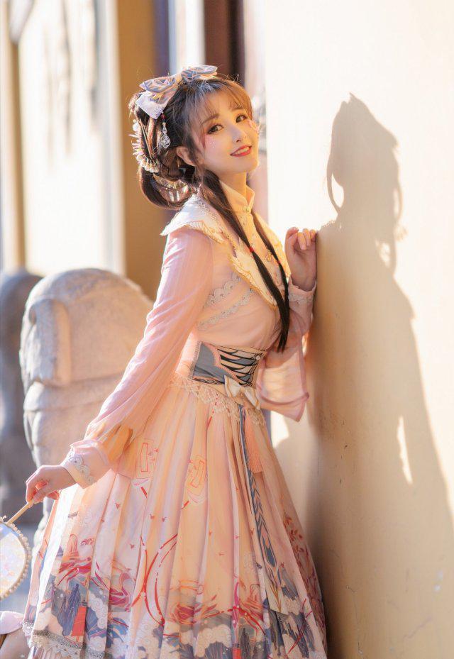 腰带可以说是在古装范畴里很重要的一个存在,收腰裁剪一向是洛丽塔