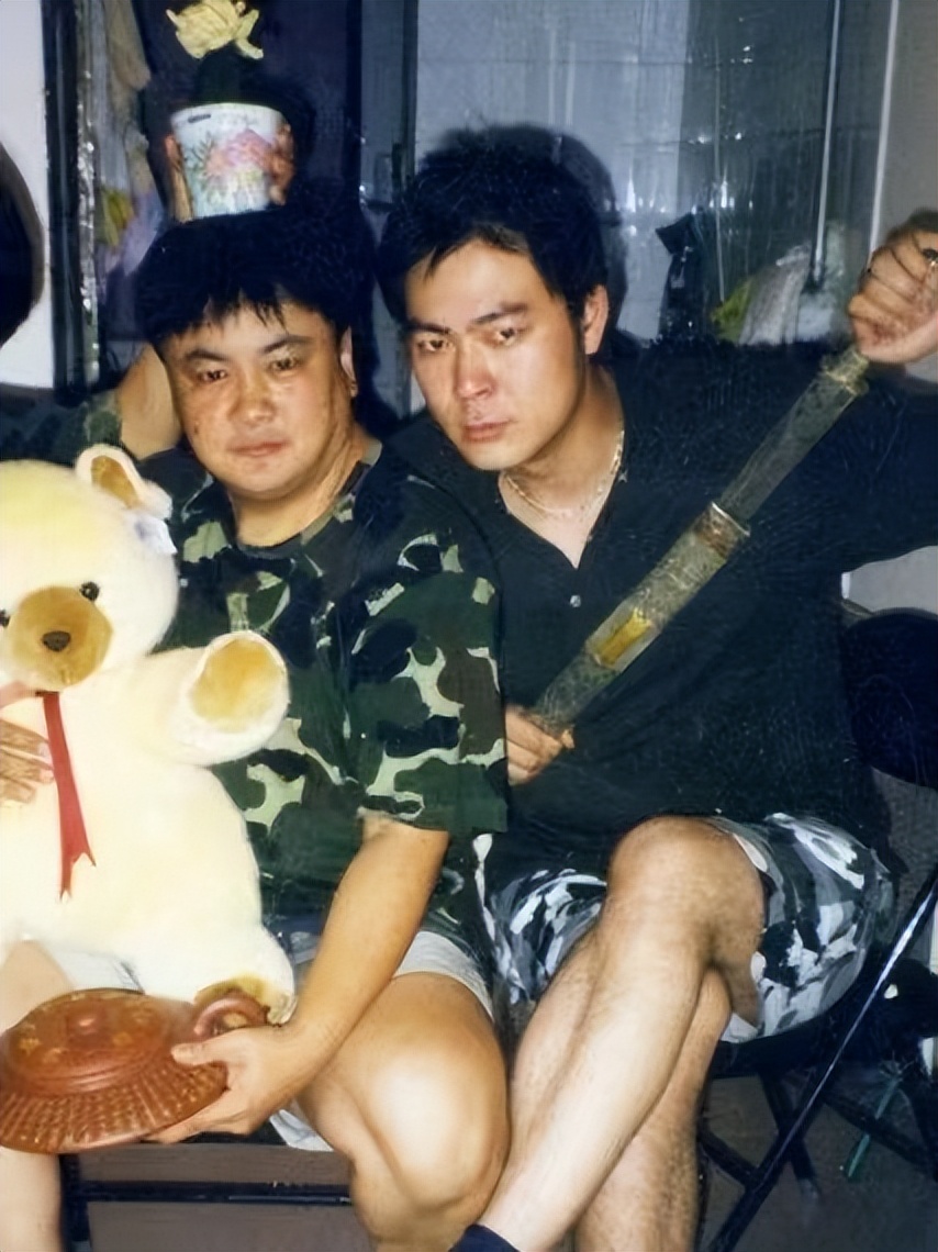 原创洪剑涛和高亚麟直播连线两人滔滔不绝互相调侃尽显同学情谊