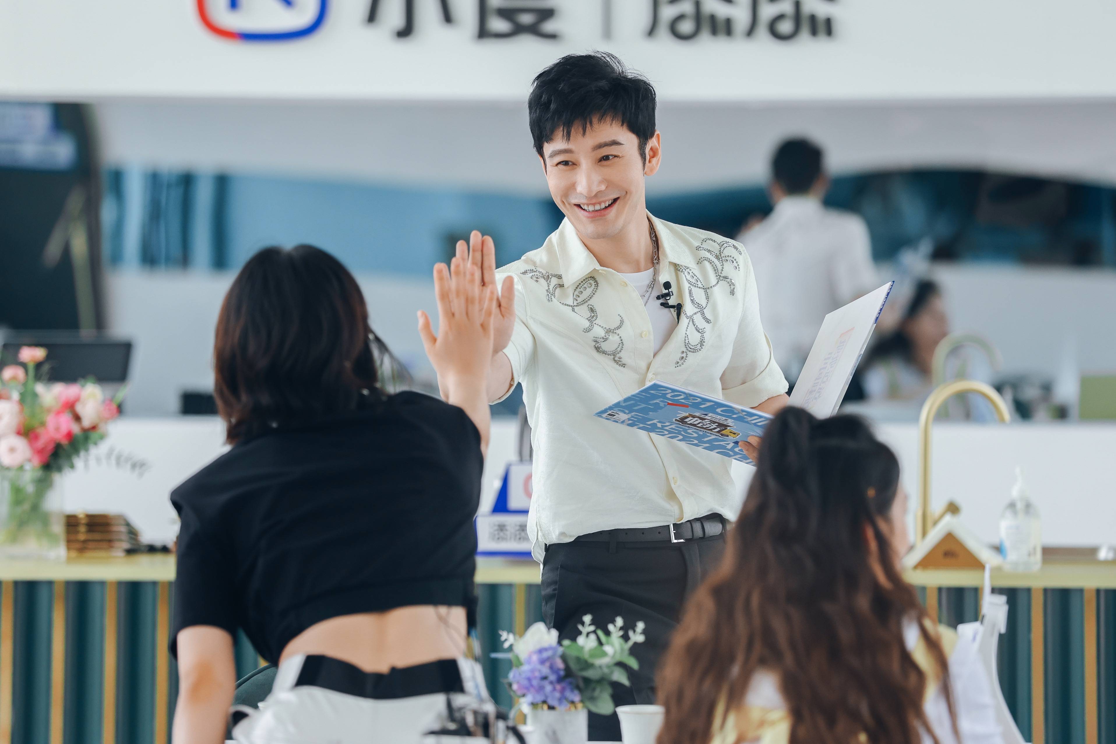 拍摄《中餐厅5》时，就已经显露出了清瘦的面容，仿佛彻底“去油”成功。今年他陆续有主演的《最后的真相》