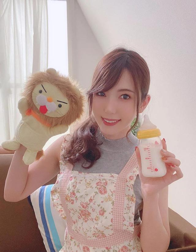 晒出近照自拍,样子可爱动人,可总让人觉得哪里不对劲_面部_状态_作品