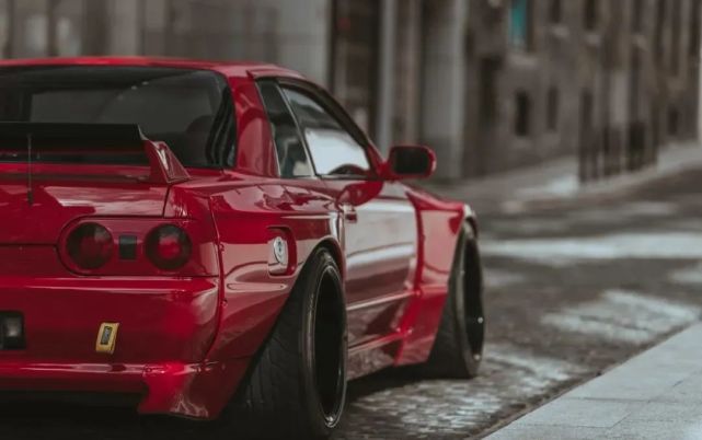 不一样的宽体改装战斗格日产gtrr32