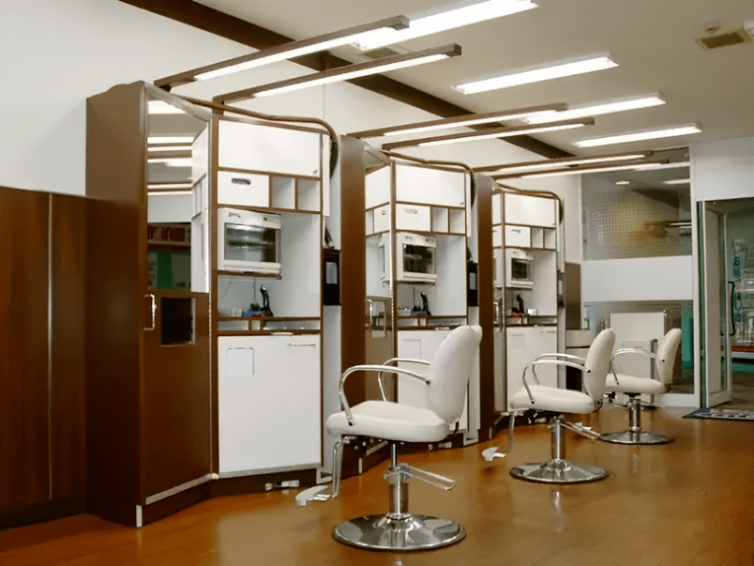 10平米的小破店,秒杀百万装修的高级发廊.