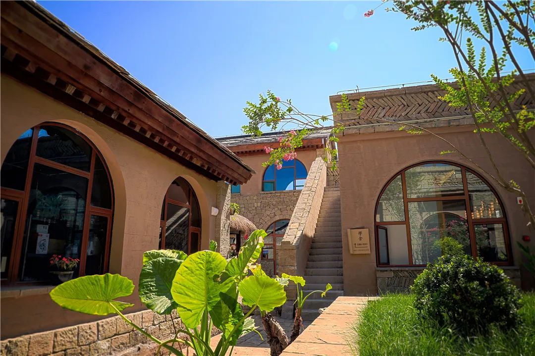 民宿集群和千年前的北宋延州风光金延安重现了30年代的延安老城街景