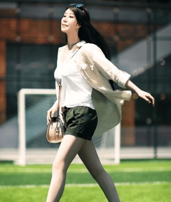 她曾上过9次春晚俗称"民歌天后",37岁嫁入豪门,44岁成为路人_祖海