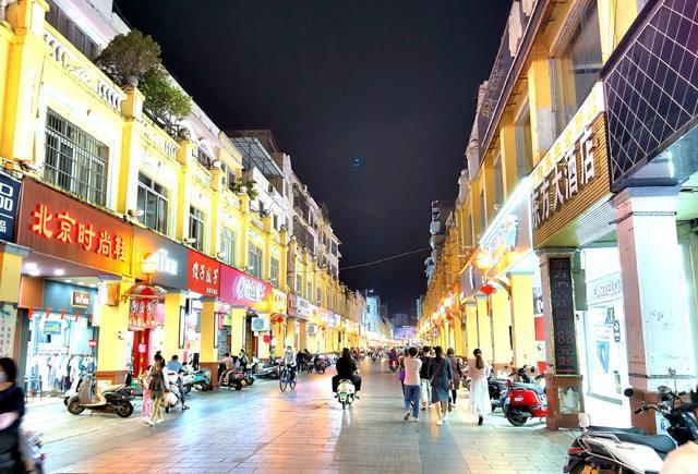 广西玉林这街道,汇聚了各地的美食,知道的人却不多_陵宁_北流市_宽窄