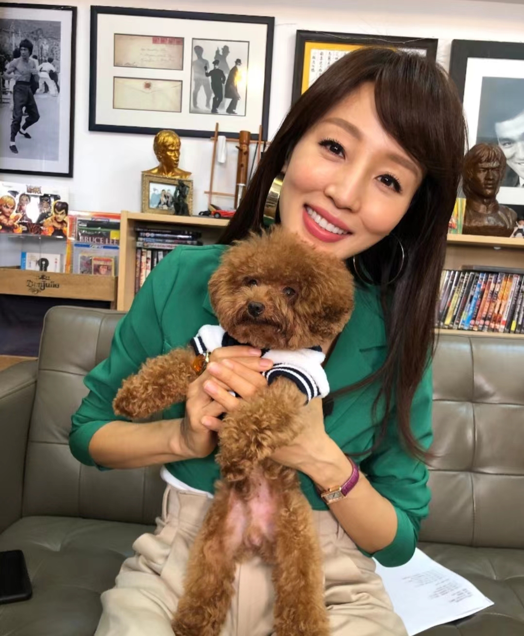 45岁香港女星进军内地市场,因自称名模掀网友骂战_陈嘉_留言_名字