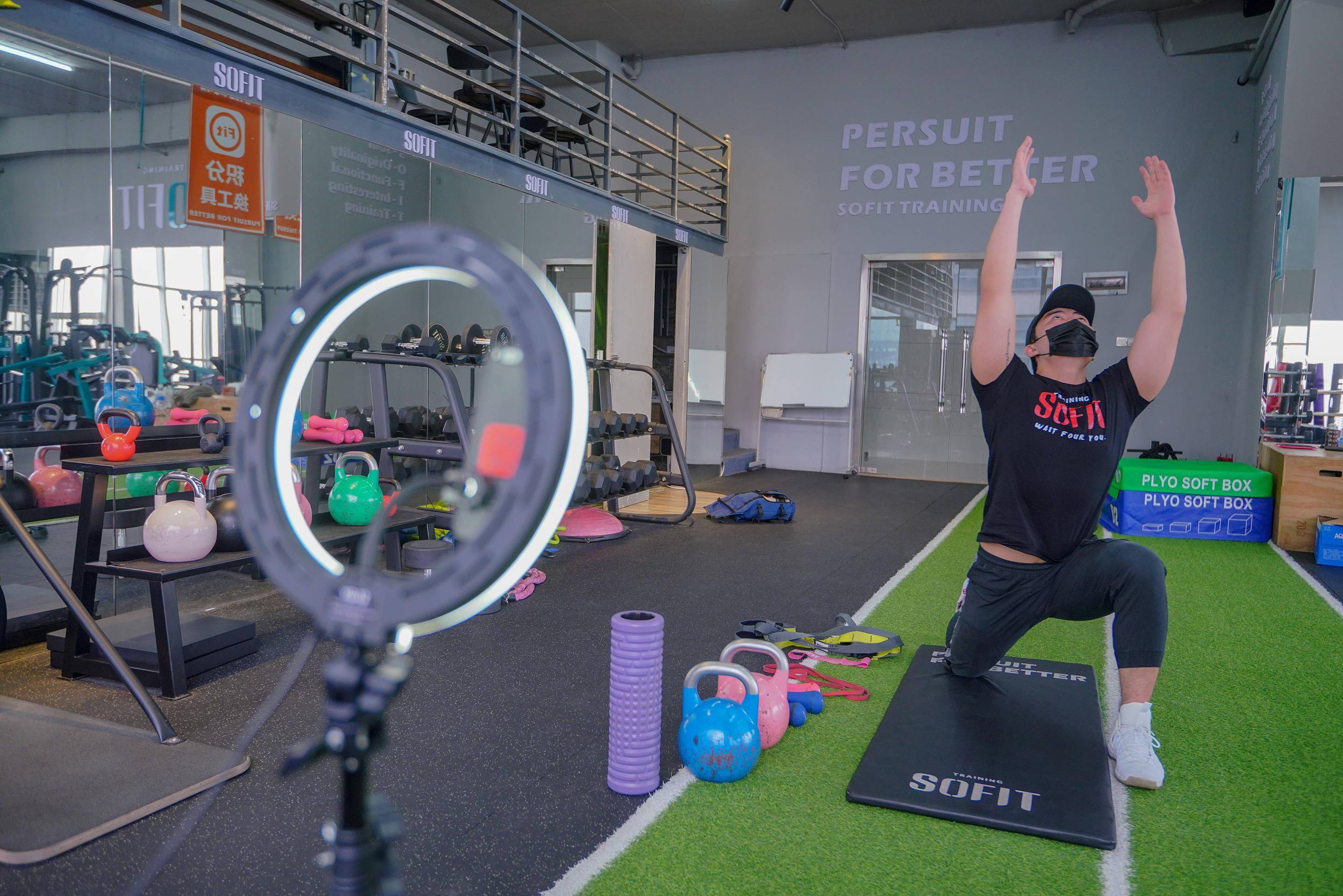 健身博主这么多,为什么刘畊宏火了?_直播_夫妇_明星