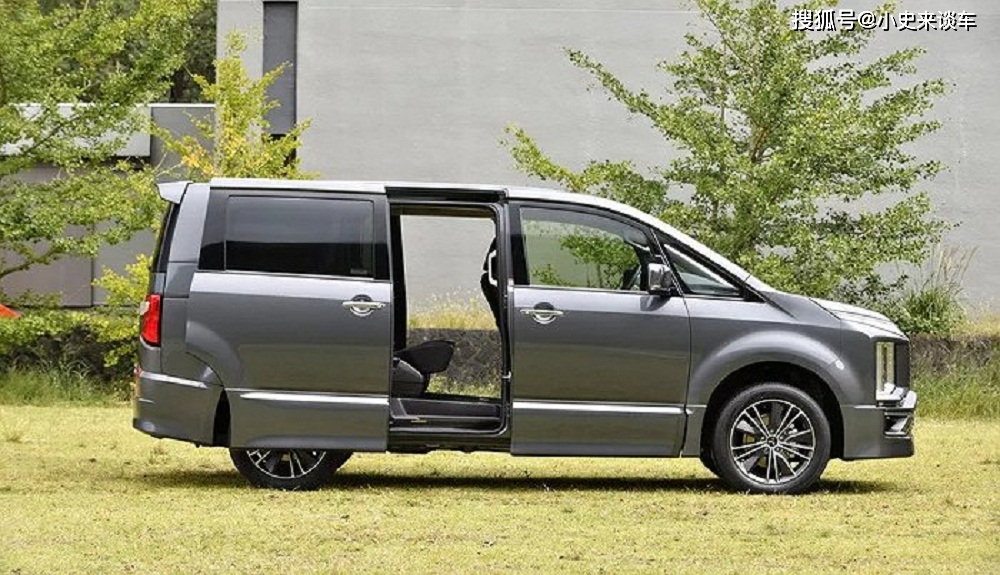 三菱四驱越野mpv亮相街头不足20万搭载22t8at外观硬朗霸气