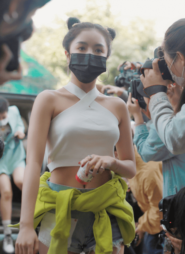 安崎的身材虽然很娇小,但是跳舞的时候却很有爆发力