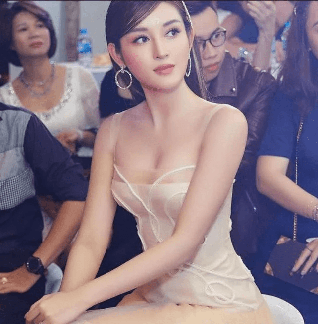 越南“第一美女”面容清秀，身材苗条有多撩人呢？