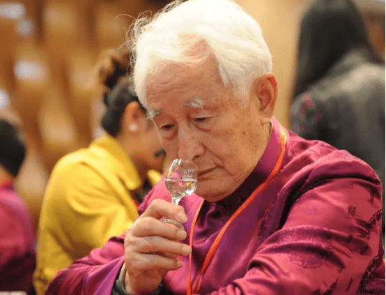 这才是真正的中国酒王,堪称"移动酒桶"_季克良_工作_酿造